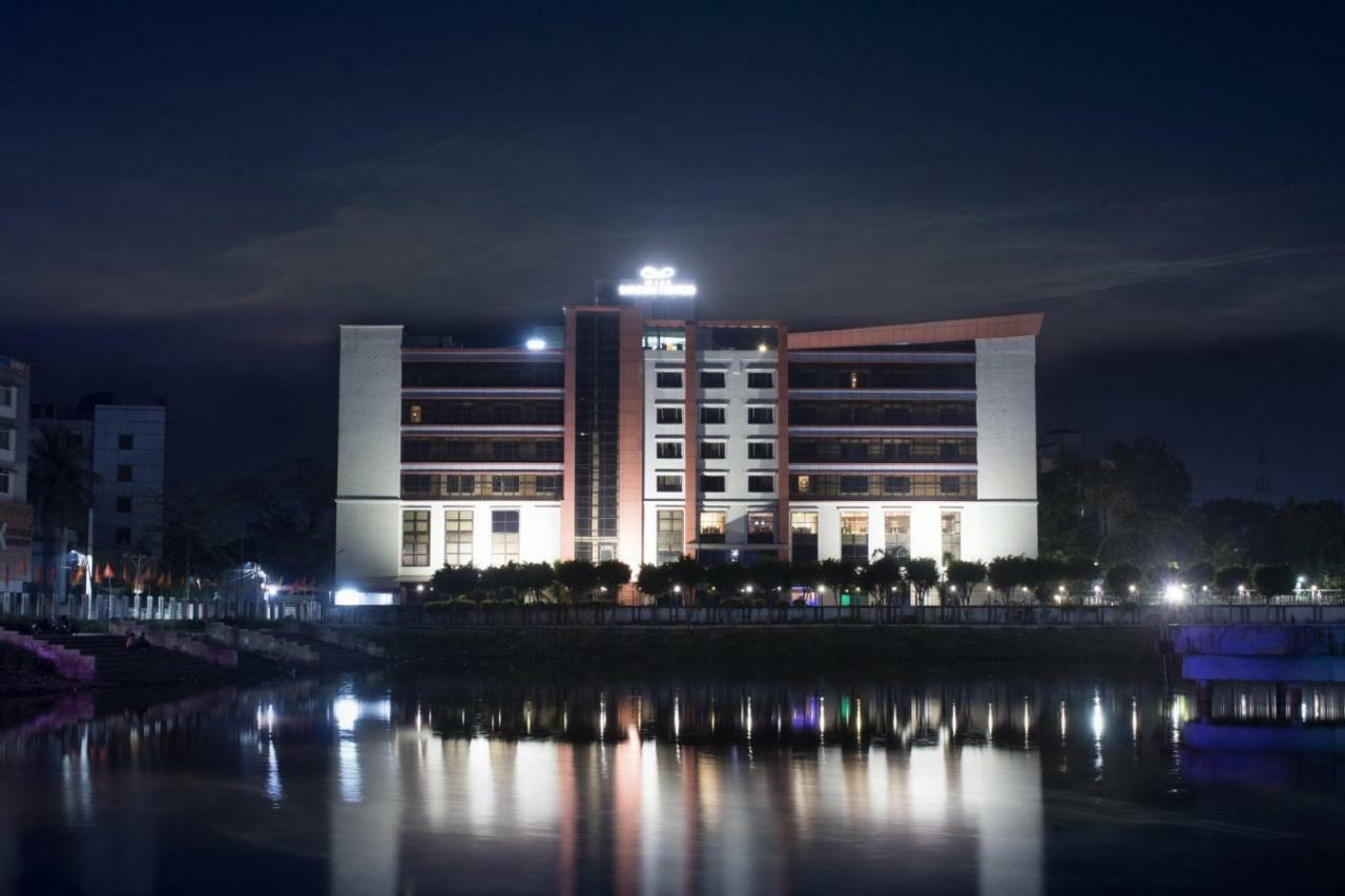 Le Lac Sarovar Portico- Ráňčí Exteriér fotografie