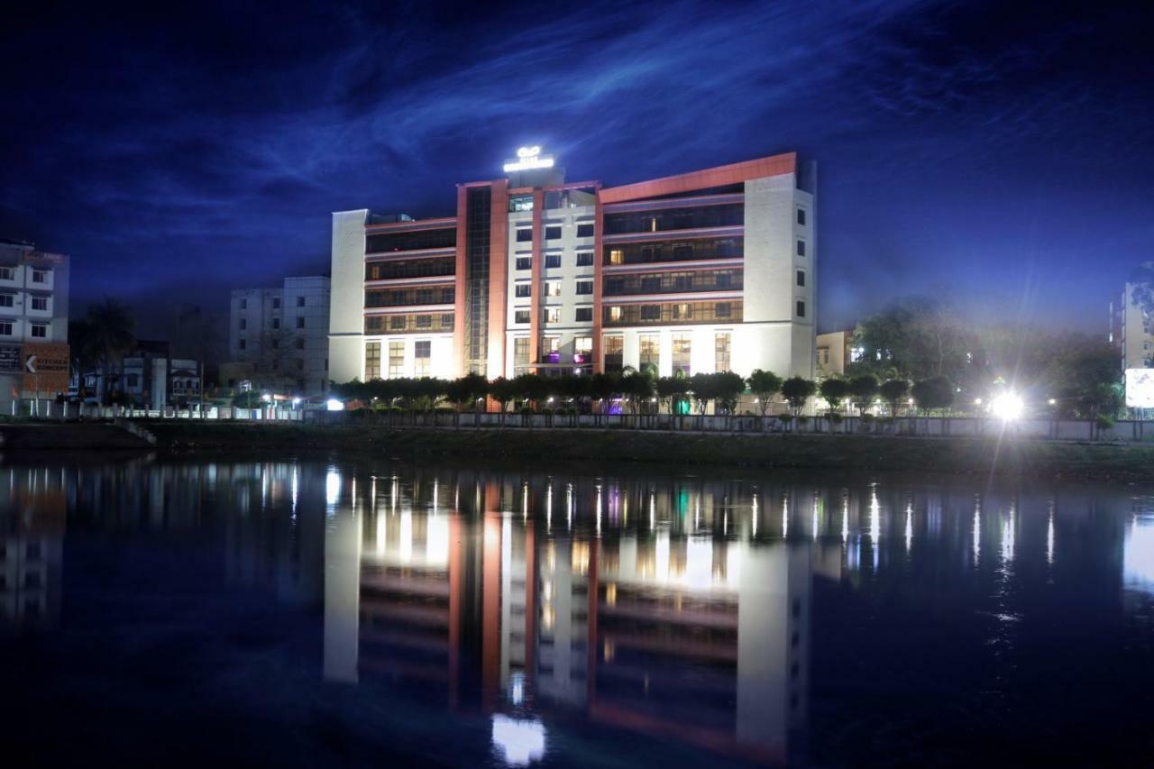 Le Lac Sarovar Portico- Ráňčí Exteriér fotografie